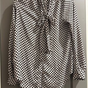 Ann Taylor Black and White Geometric Blouse | Sz XS